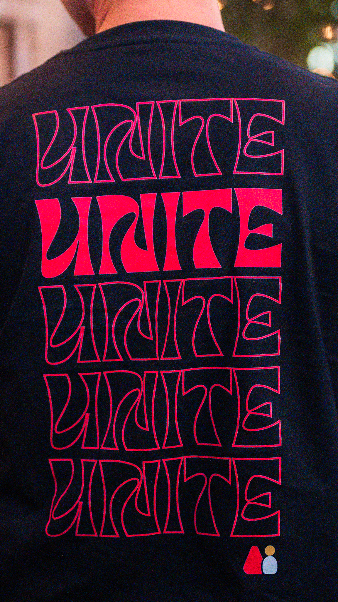 UNITE – Schwarzes T-Shirt mit normaler Passform