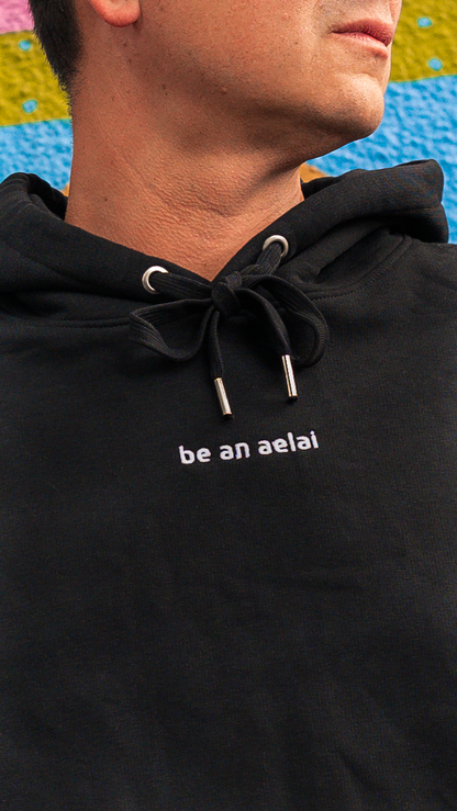 be an aelai – Schwarzer Hoodie mit relaxter Passform